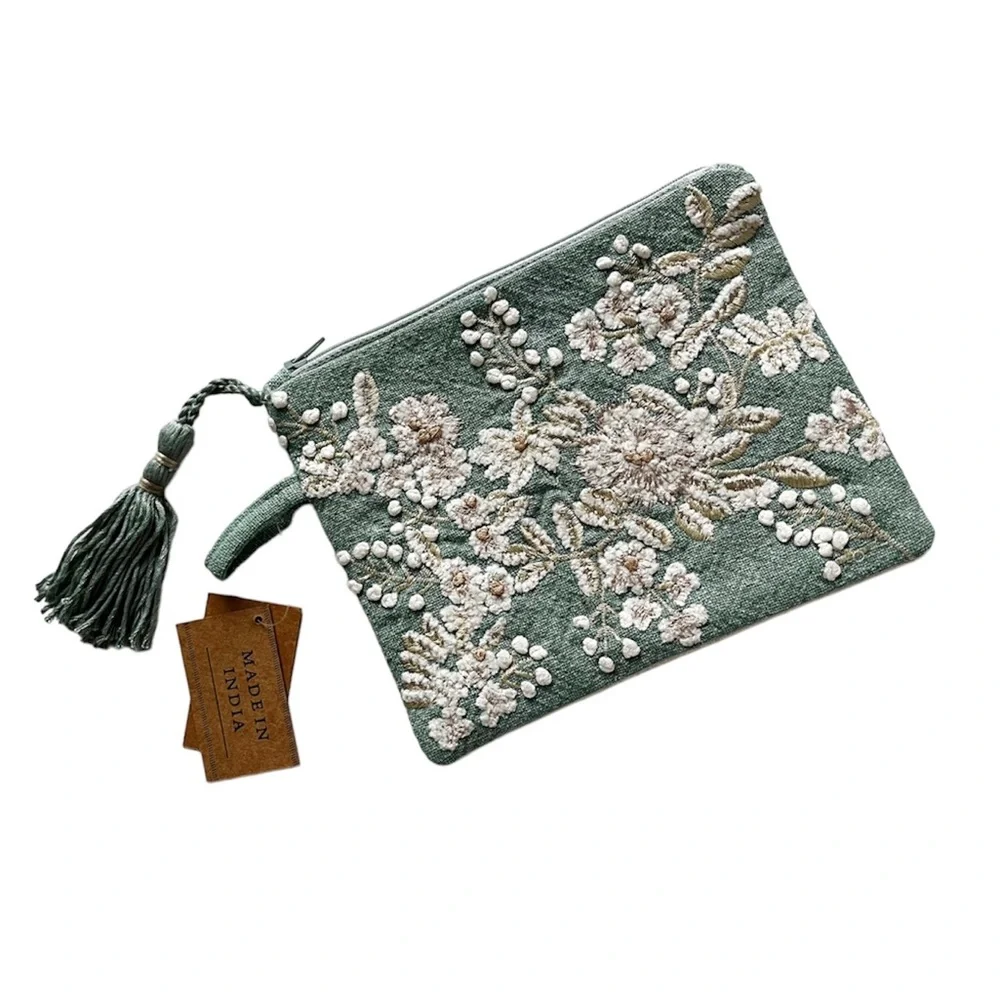Boho NWT Embroidered Floral Pouch - Picture 3 of 4